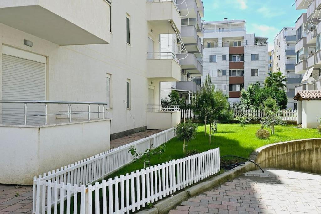 Frendly Golem (Tirana)